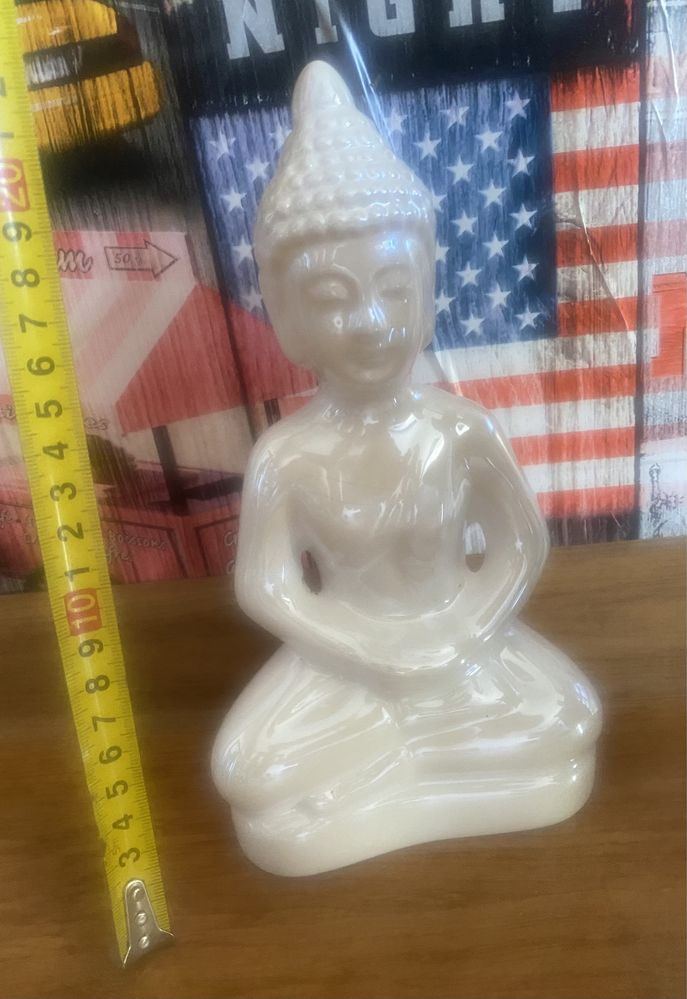 Figurka budda biala