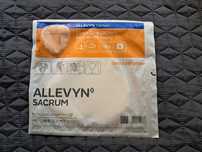 Opatrunek specjalny  ALLEVYN SACRUM 22cm x 22cm