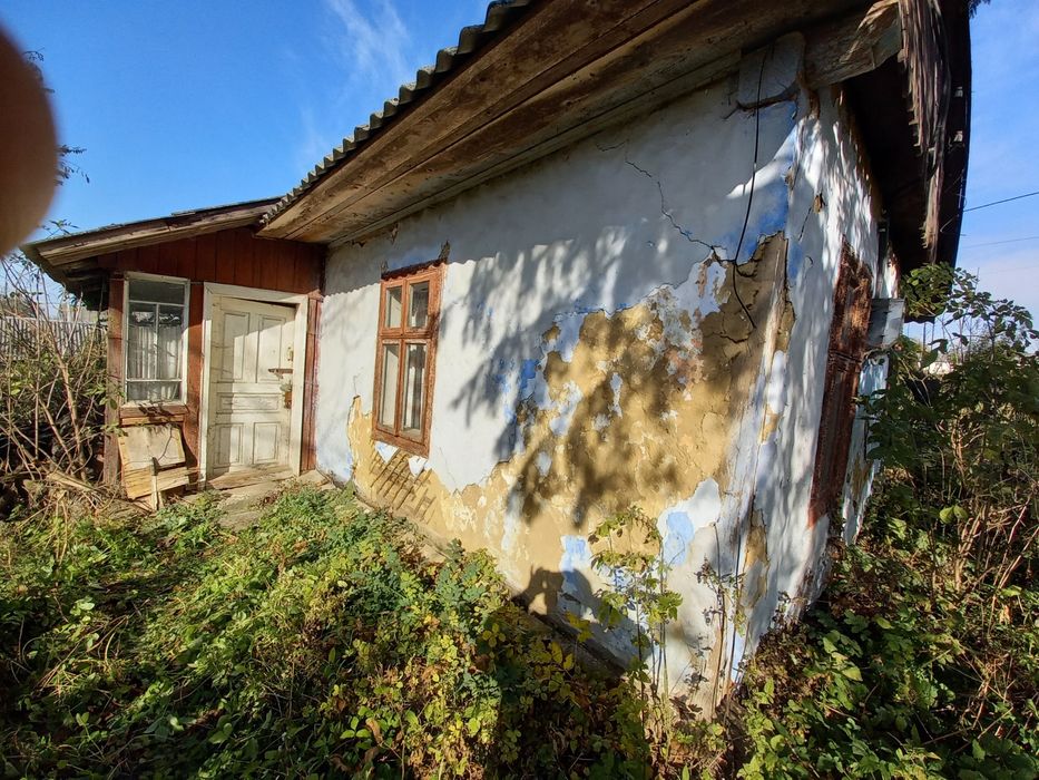 Земельна ділянка під забудову жилового будинку.