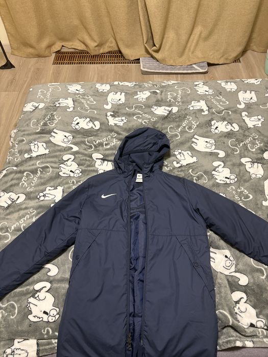 Курточка nike.