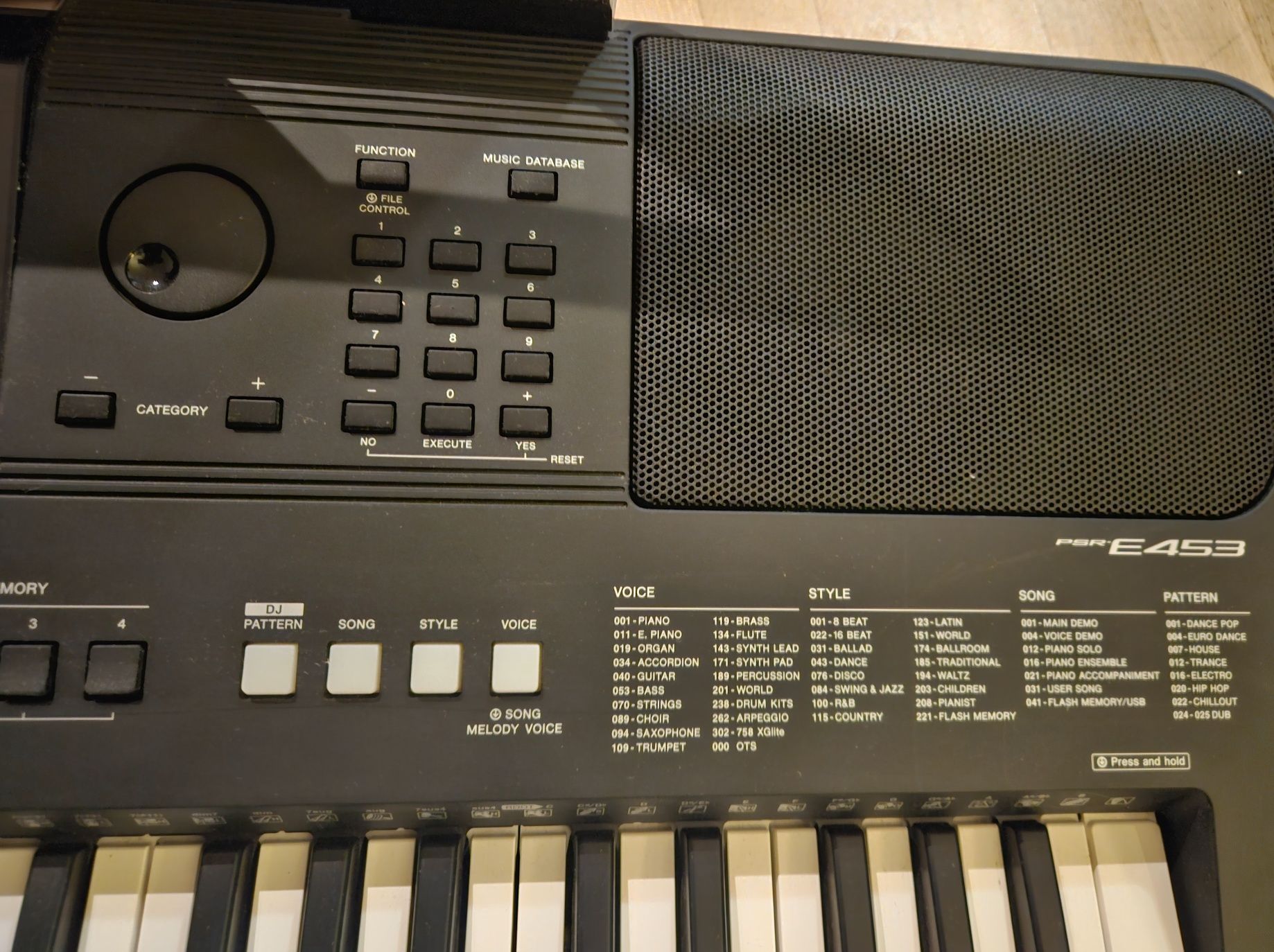 Keyboard Yamaha PSR E453