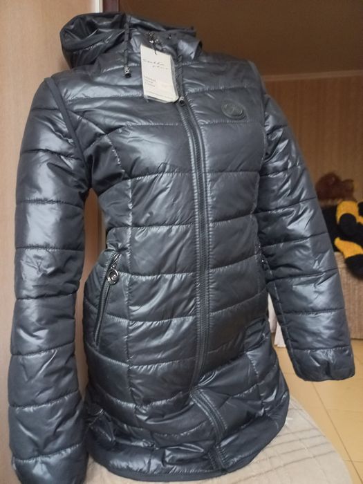 Пальто, весна, новое,на девочку подростка, размер хс ,с,синтепон, прод