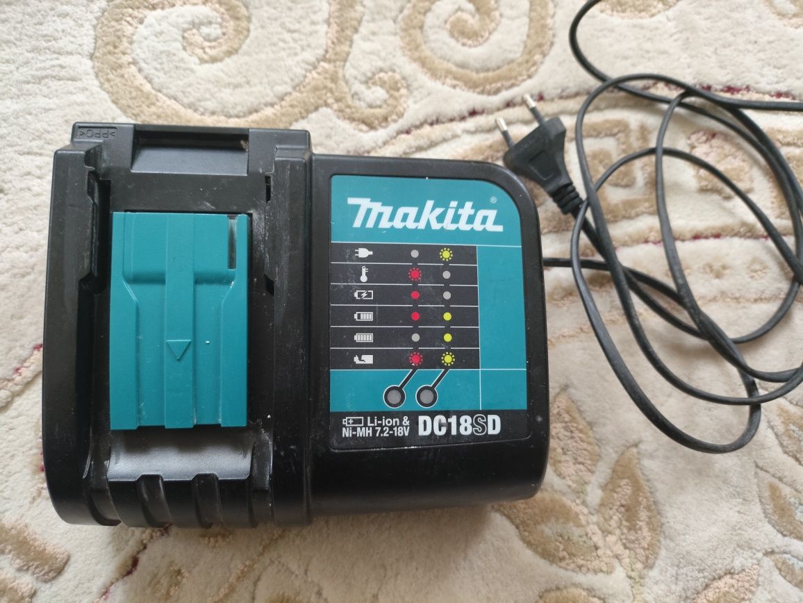 Гайковерт акумуляторний Makita LXDT04 з АКБ та зарядним пристроєм.