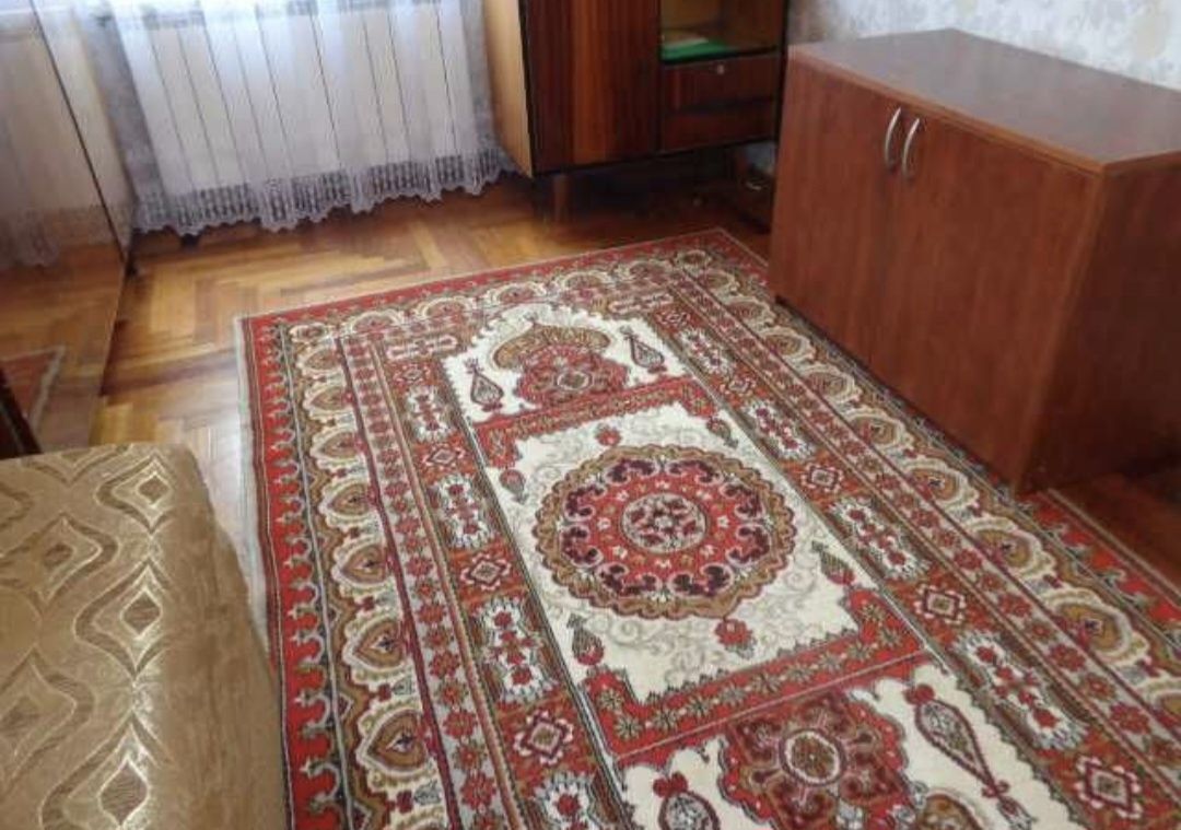 Здається трьохкімнатна квартира на любий термін.