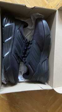 Осінні кросівки Adidas 44 розмір