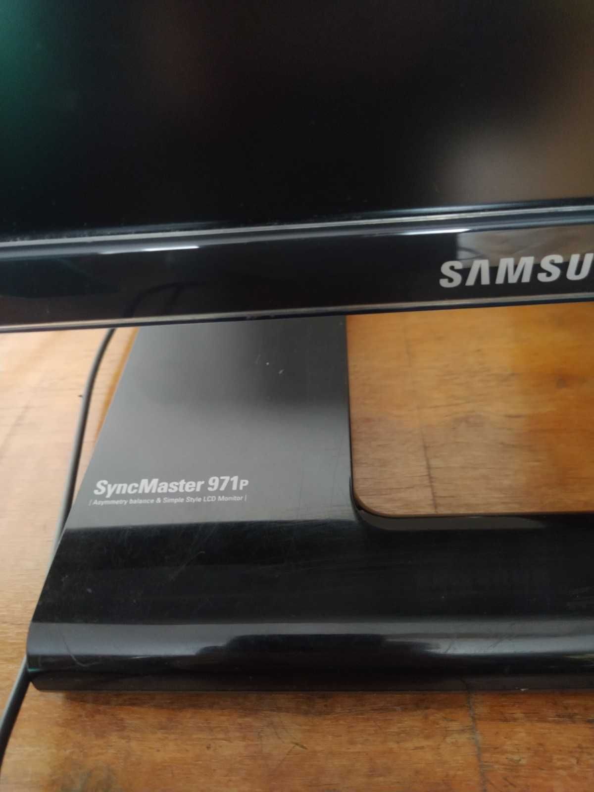 Monitor SAMSUNG SyncMaster 971p  19 cali Pivot 2 USB 2.0 DVI SPRAWNY