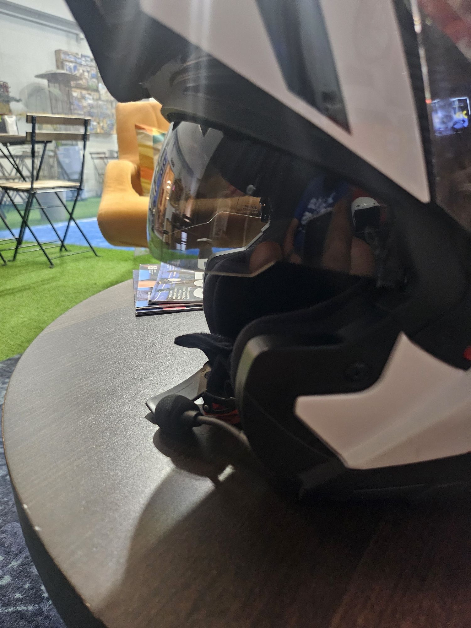 Capacete modular Schubert E2 Defender com intercomunicador Sc2
