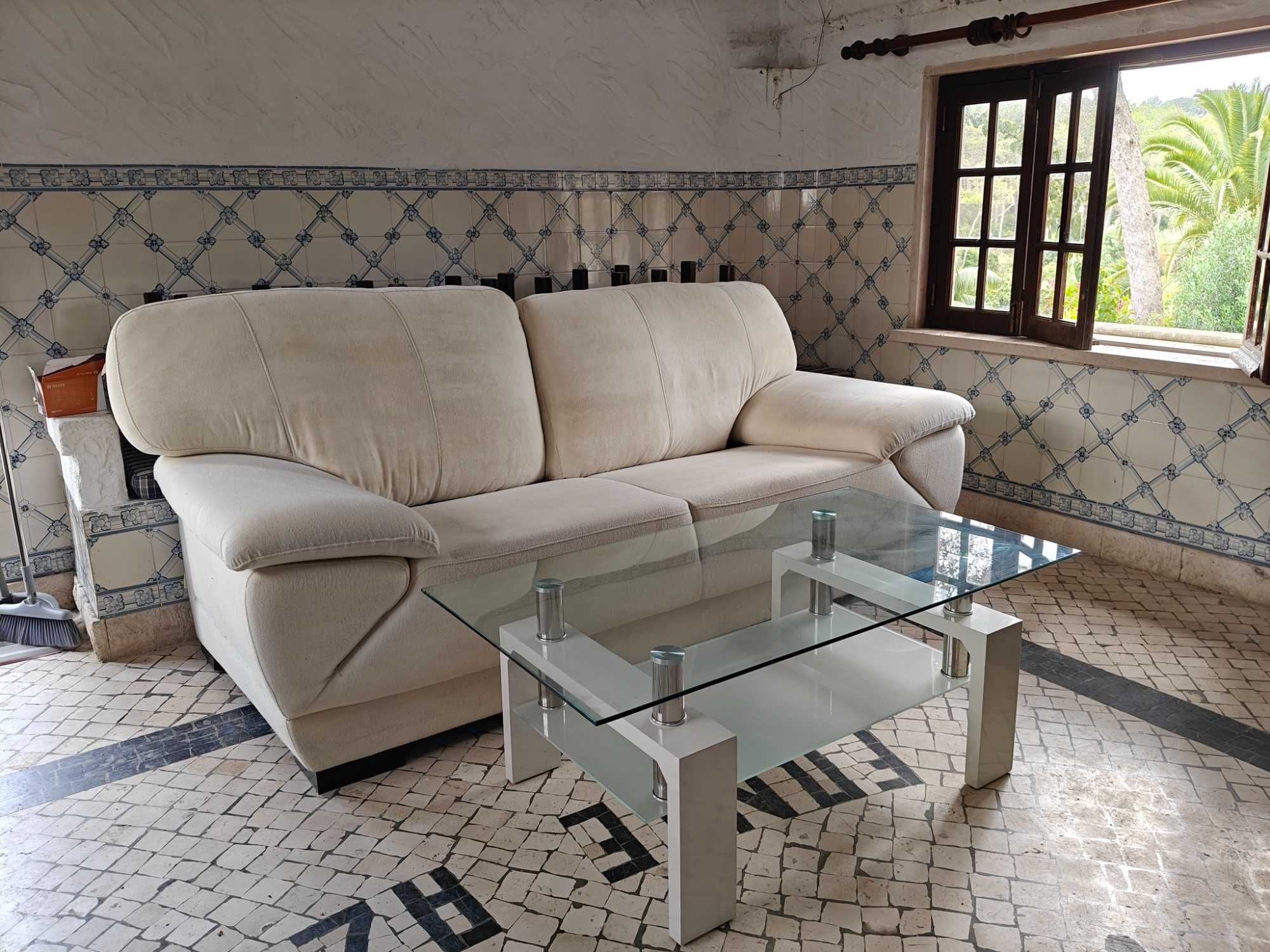 vender um sofá e uma mesa