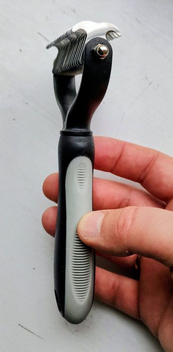 Щітка пуходерка фурмінатор для котів та собак колтуноріз