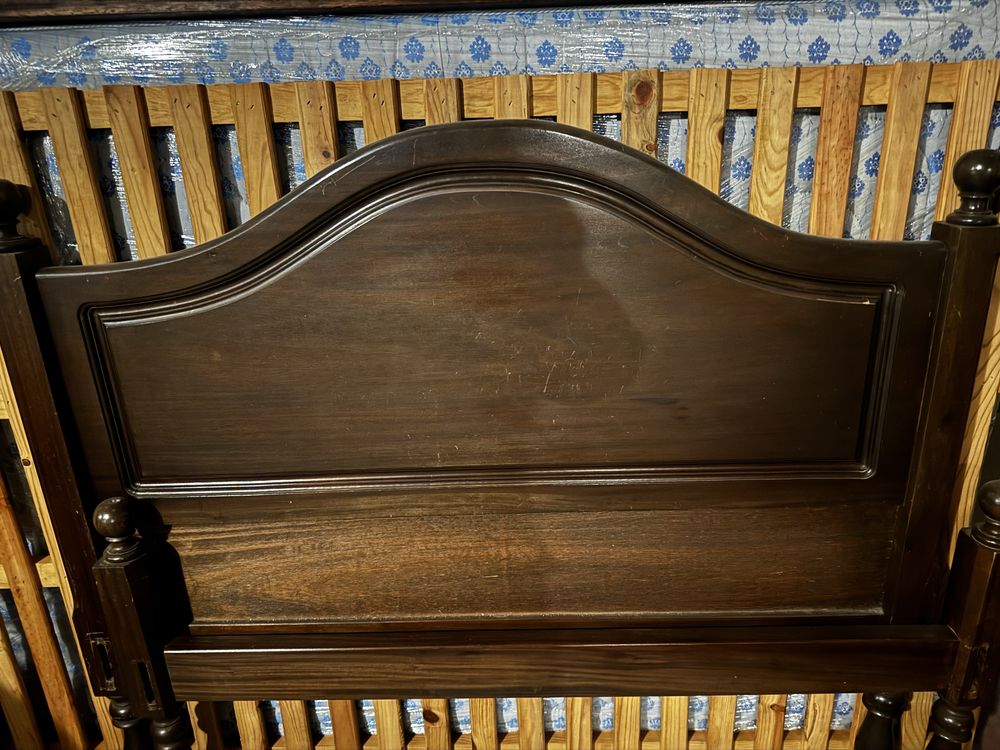 Conjunto de quarto de madeira mogno