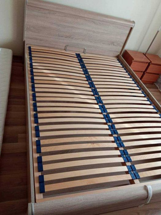 Łóżko z materacem 140x200