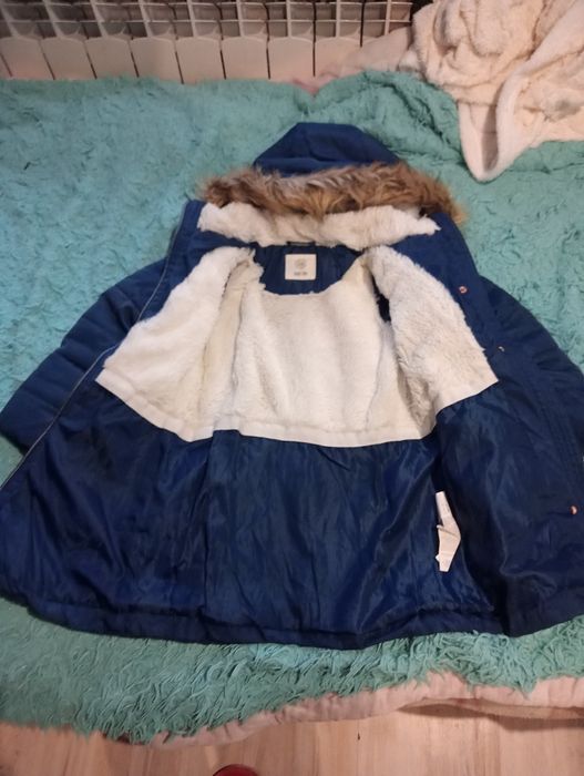 Mam kurtkę na sprzedanie rozmiar 110 dla dziewczynki zimowa kurtka