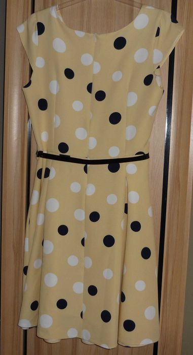 Żółta rozkloszowana sukienka w grochy z paskiem roz. M/L Two Blue