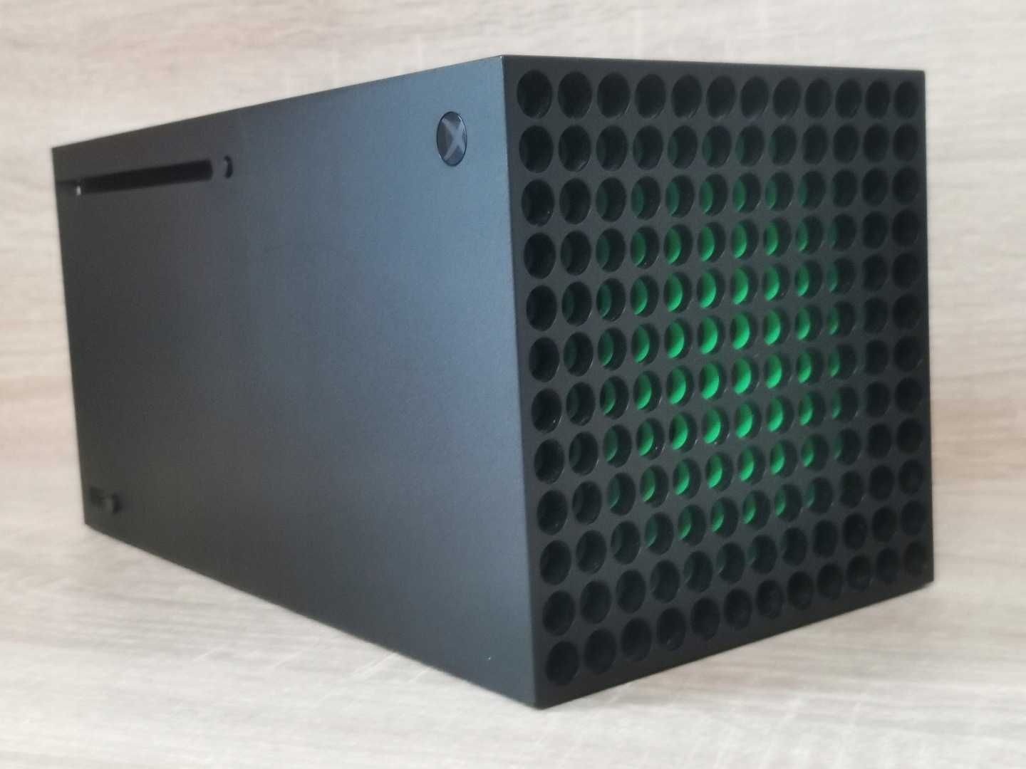 Konsola Xbox Series X 1TB + pad czarna Półroczna Lepsza niż PS5