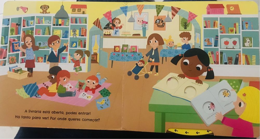 Livro Um Dia na Livraria - Empurra, puxa e desliza