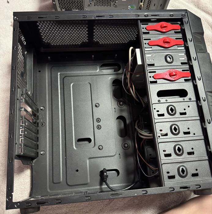 Продам б/у корпус для пк с дисководом