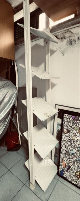 Sapateira metal “Ikea” com pés extensiveis