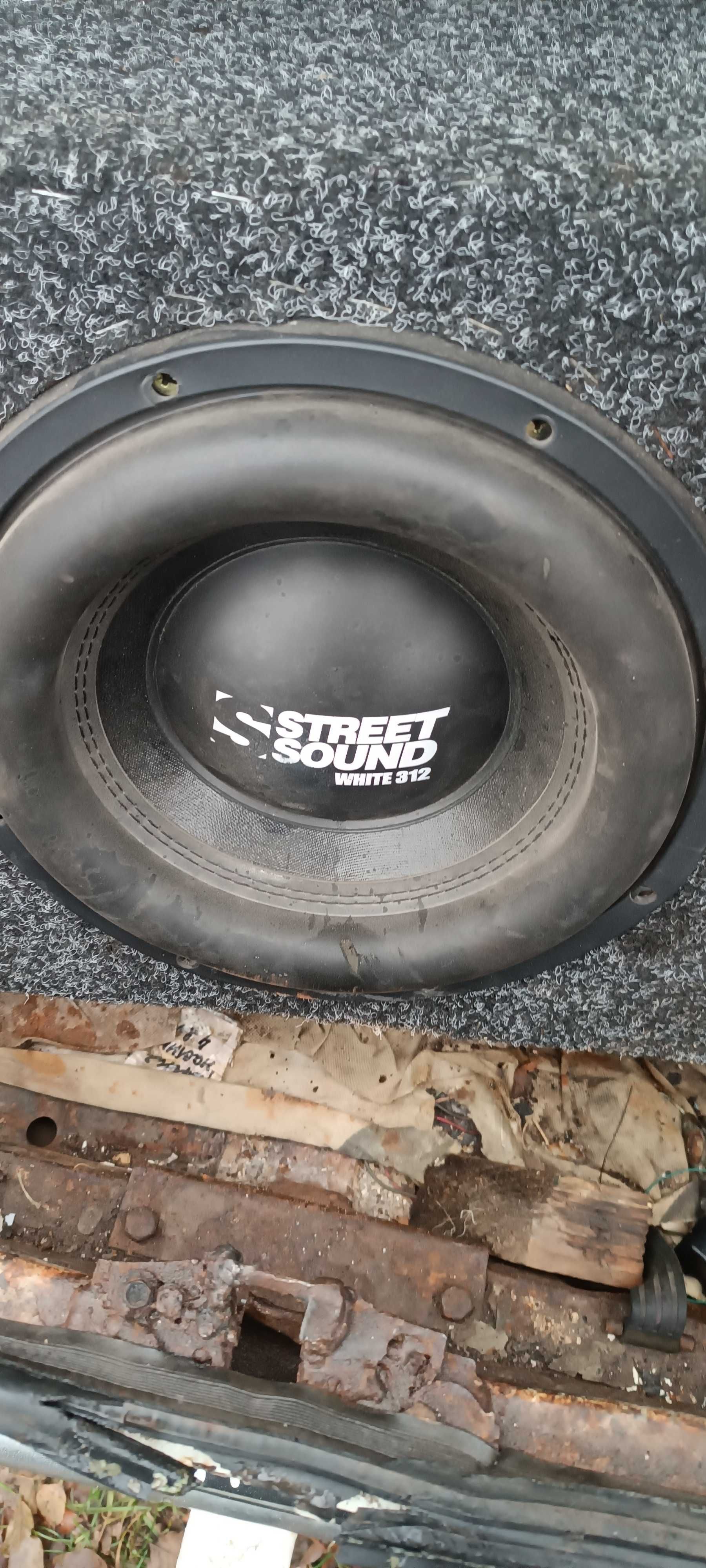 Продам сабвуфер в авто