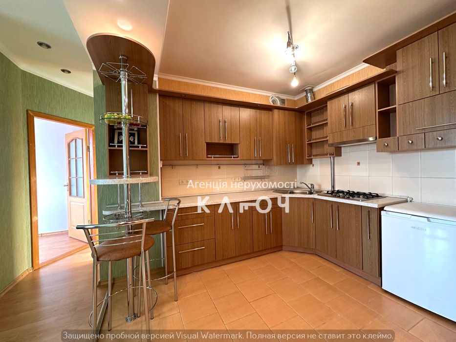 Продаж 2к квартири в ЦЕНТРІ! Меблі та техніка!