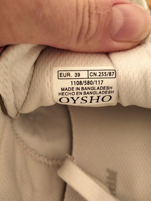 Жіночі кросівки OYSHO