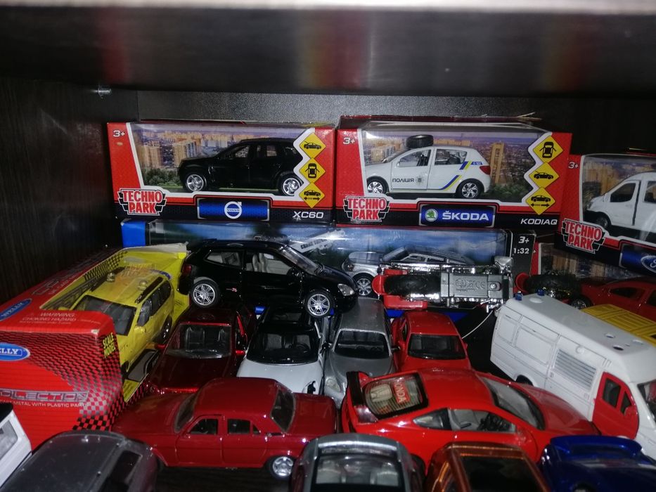 Машинки модельки масштабні 1.32 та 1.36... Продам!