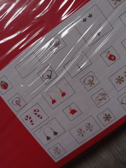 Nowy kalendarz adwentowy Sinsay biżuteria złota świąteczny zimowy