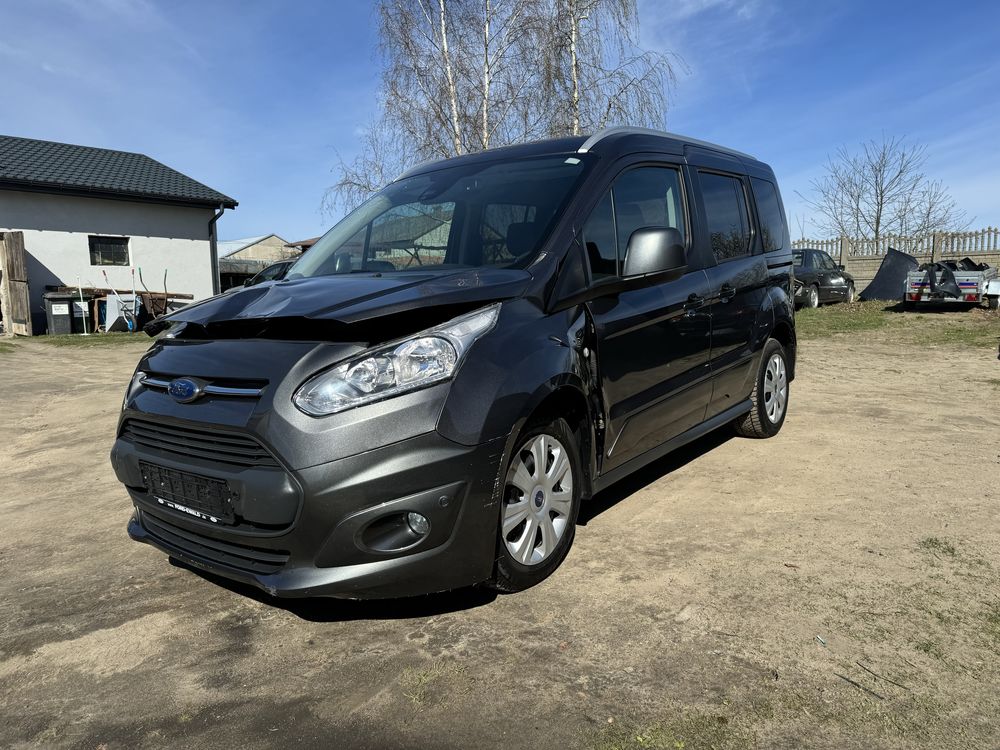 Ford Transit connect Titanium lekko uszkodzony