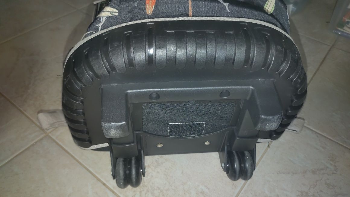 Mochila de rodinhas nova