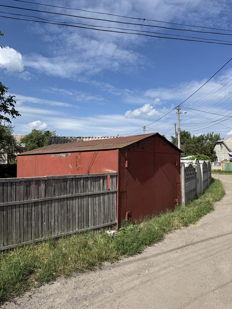 Продам гараж, без місця, самовивіз