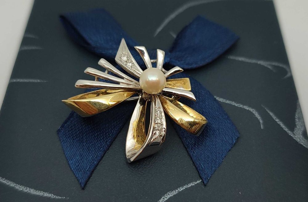 Śliczna złota broszka spinka z brylantami 6,23g p585 diamenty /ST