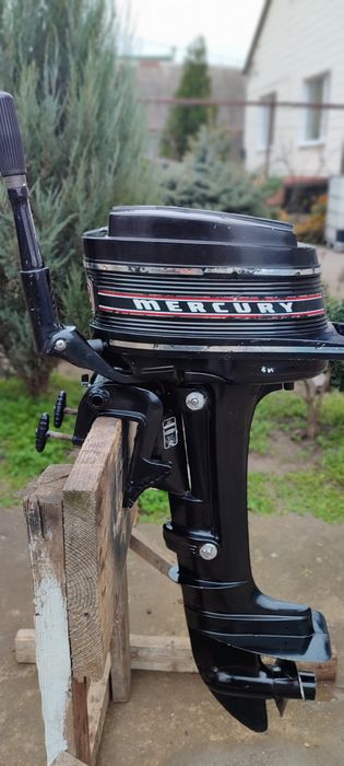 Лодочний мотор двигун Mercury 4