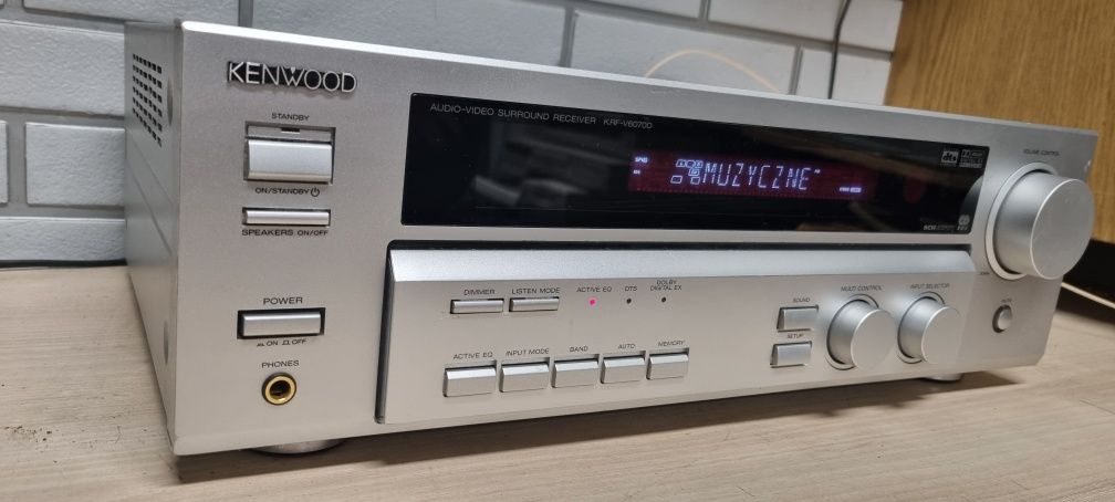 Amplituner KENWOOD krf-v6070D.