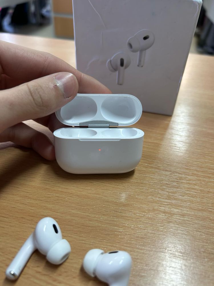 Airpods pro 2 jedna sluchawka uszkodzona