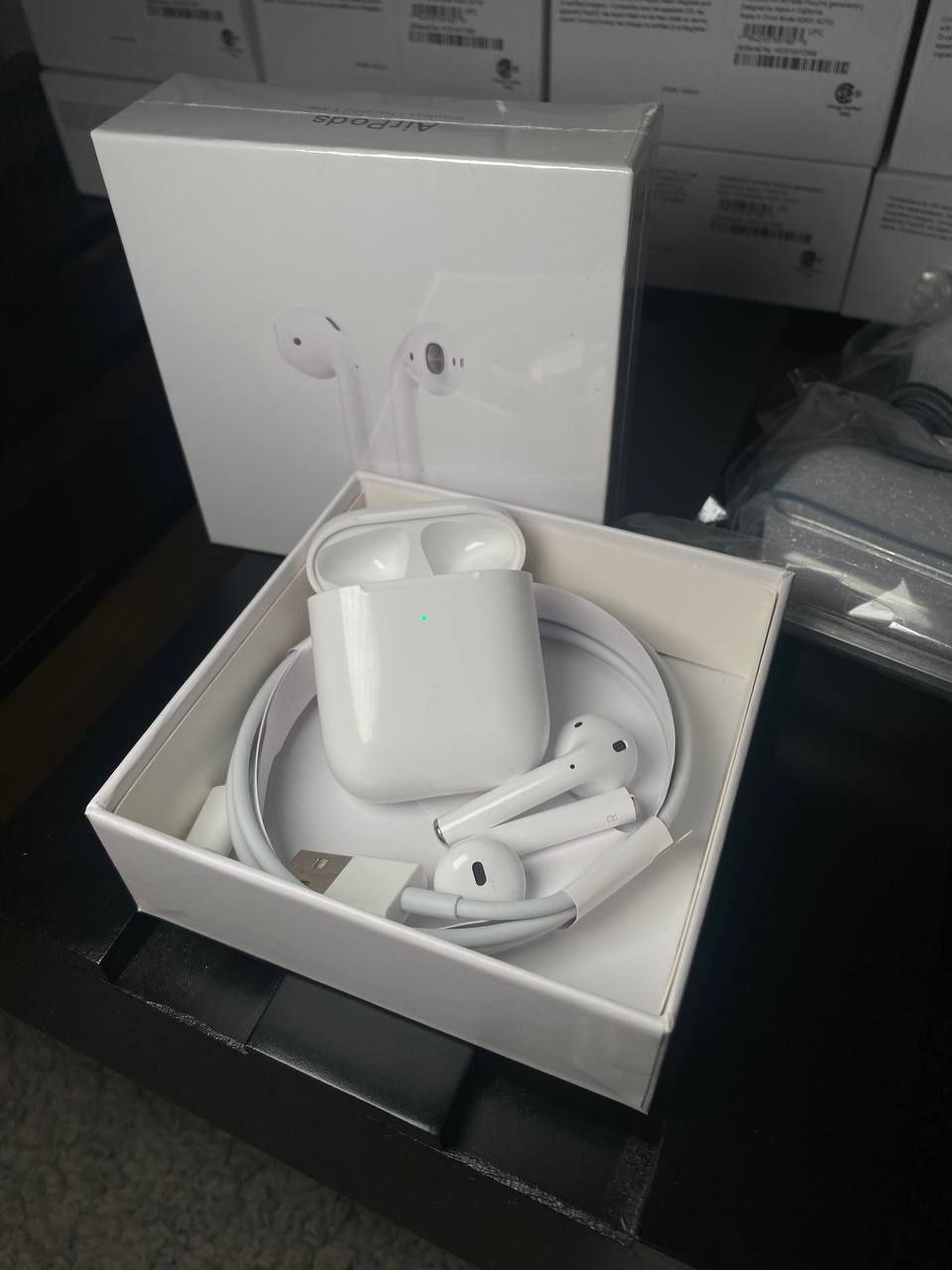 AirPods 2. Характеристики в описі.