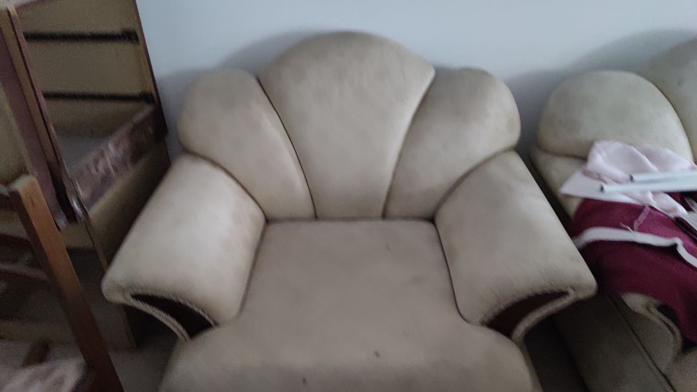 Poltronas antigas manchadas