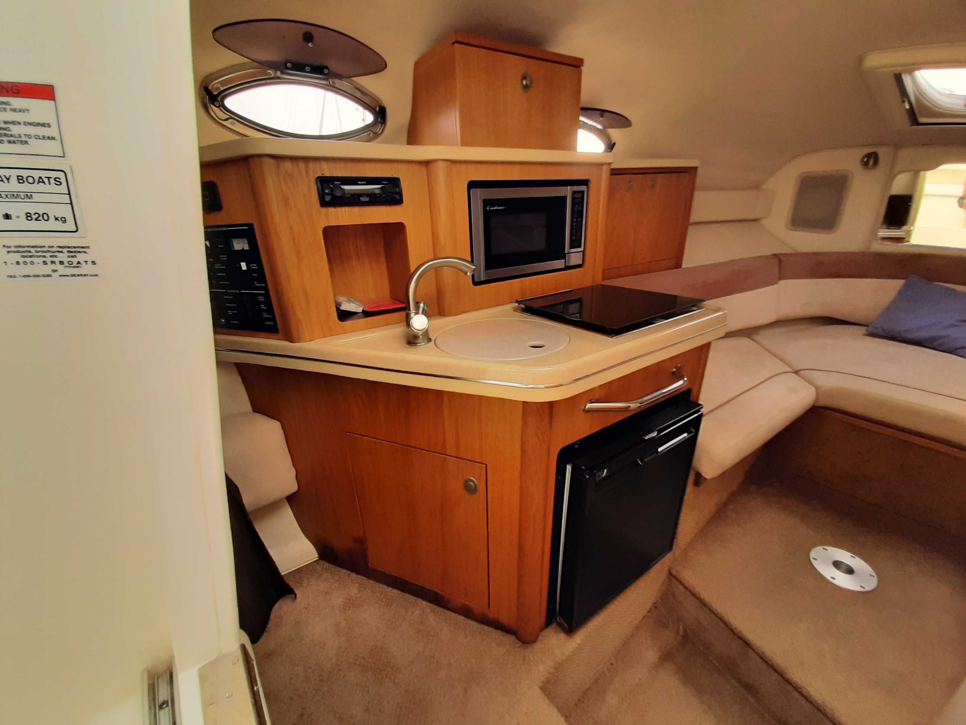 Barco Sea Ray 255 Sundancer - Conforto, Potência e Estilo