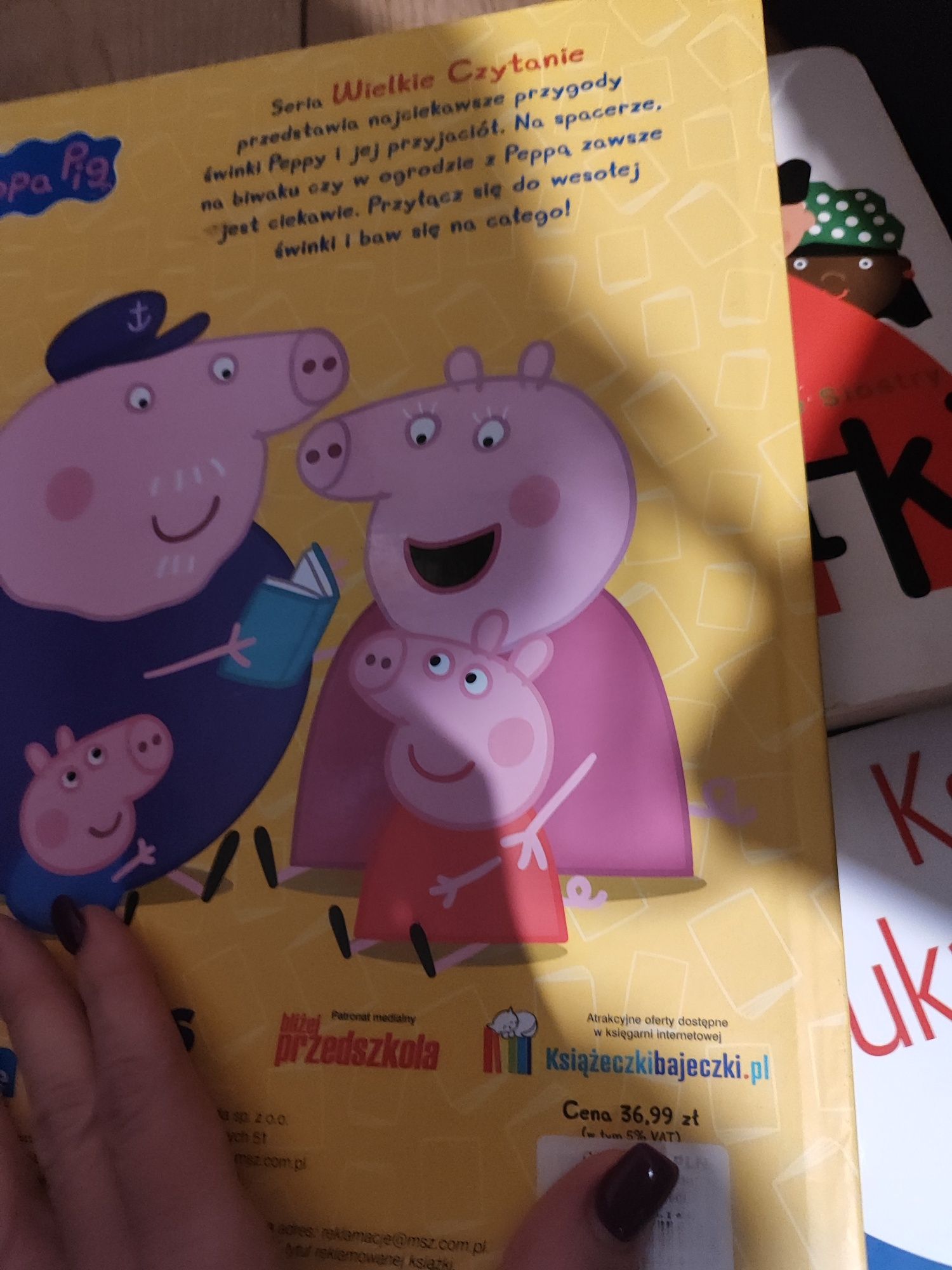Książka Peppa świnka zakątki dwie siostry naśladuje zwierzątka dwa lat