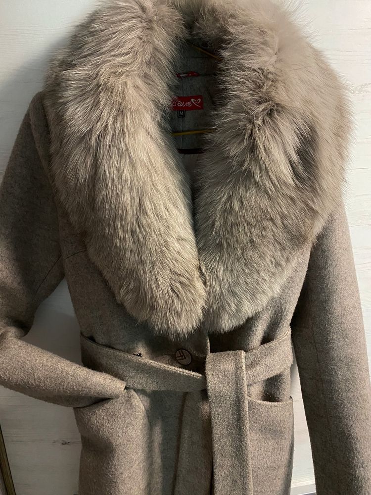 Зимове пальто з справжнім хутром