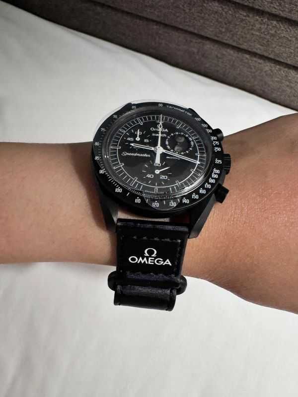 Swatch x Omega Bioceramic Moonswatch Mission To Moonphase Snoopy Black