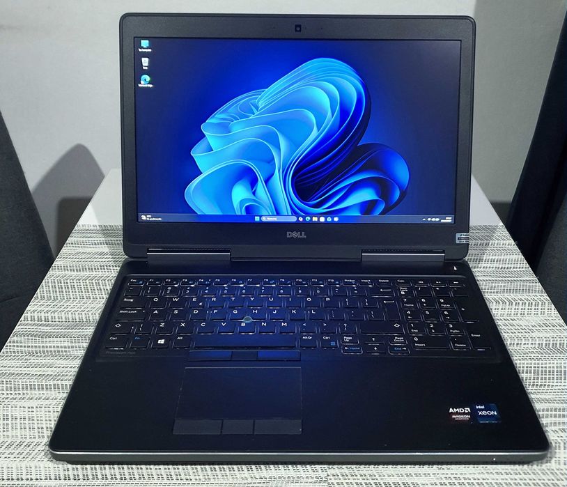 DELL xeon®™/AMD®ProWX4150™/32GBram/1,5TBNvme/USB-C3.1/Podś.Klaw./Win11