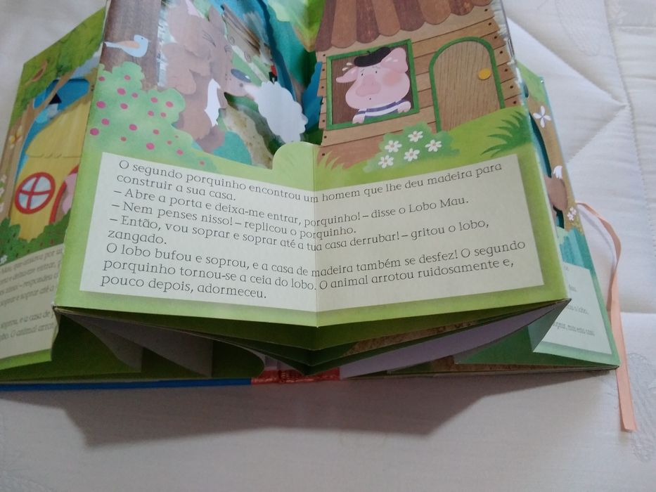 Livro infantil Os Três Porquinhos 3D Pop-up Porto Editora