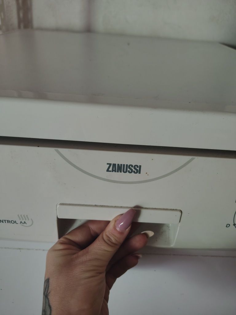 Vendo máquina lavar loiça marca zanussi nova nunca usada