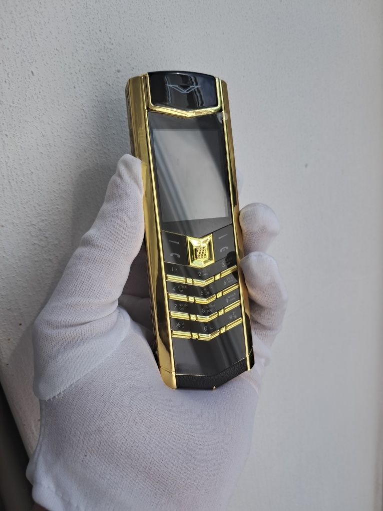 Стильний кнопочний мобільний телефон VERTU Signature v10