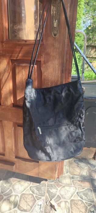 Czarna torebka Aigner