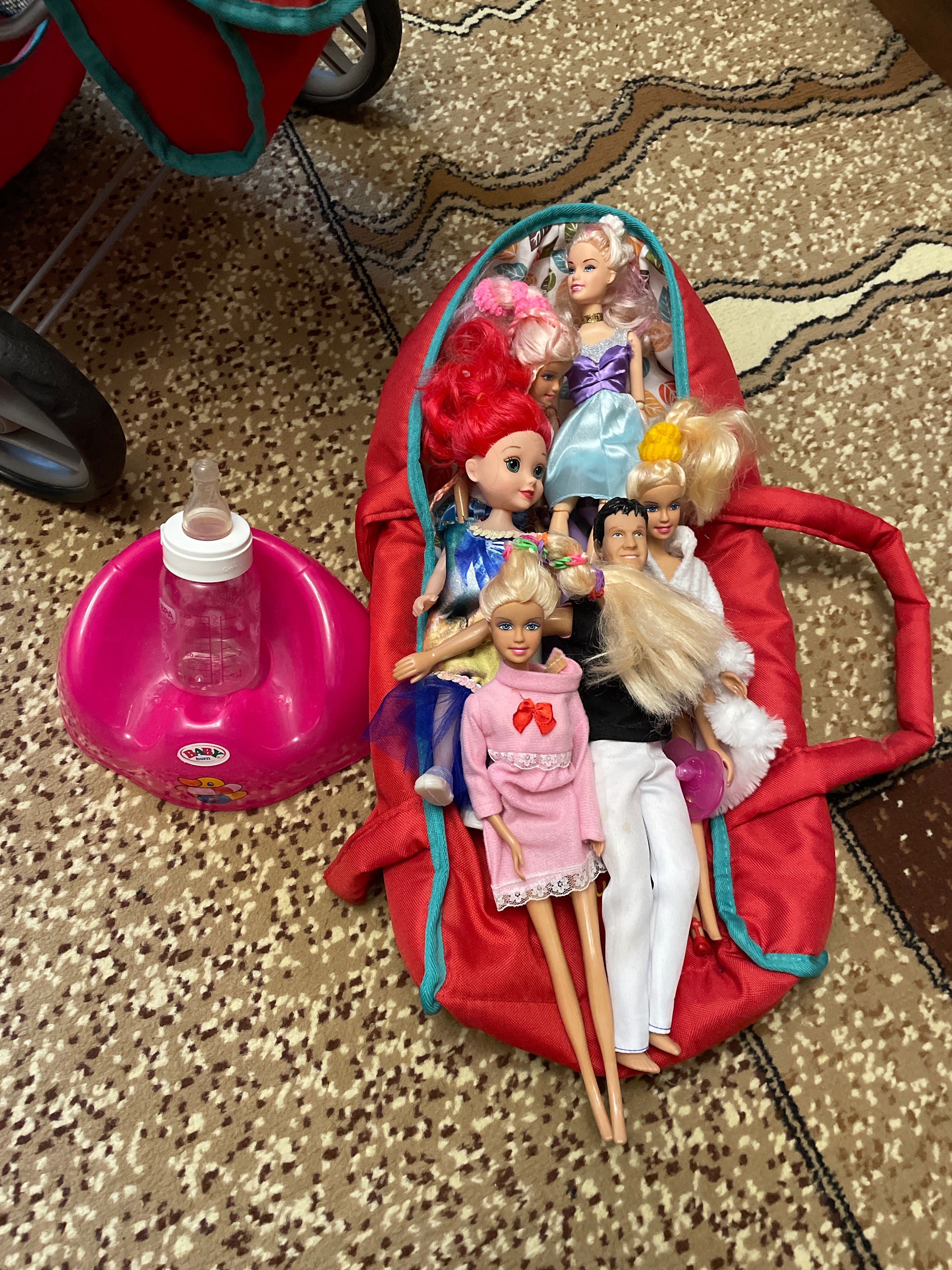 Детская коляска с куклами