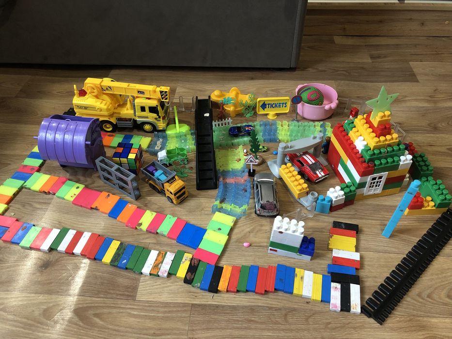 комплект іграшок набор лот машинки bulk domino та інше