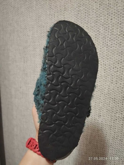 Шльопанці в стилі Birkenstock в чудовому стані.