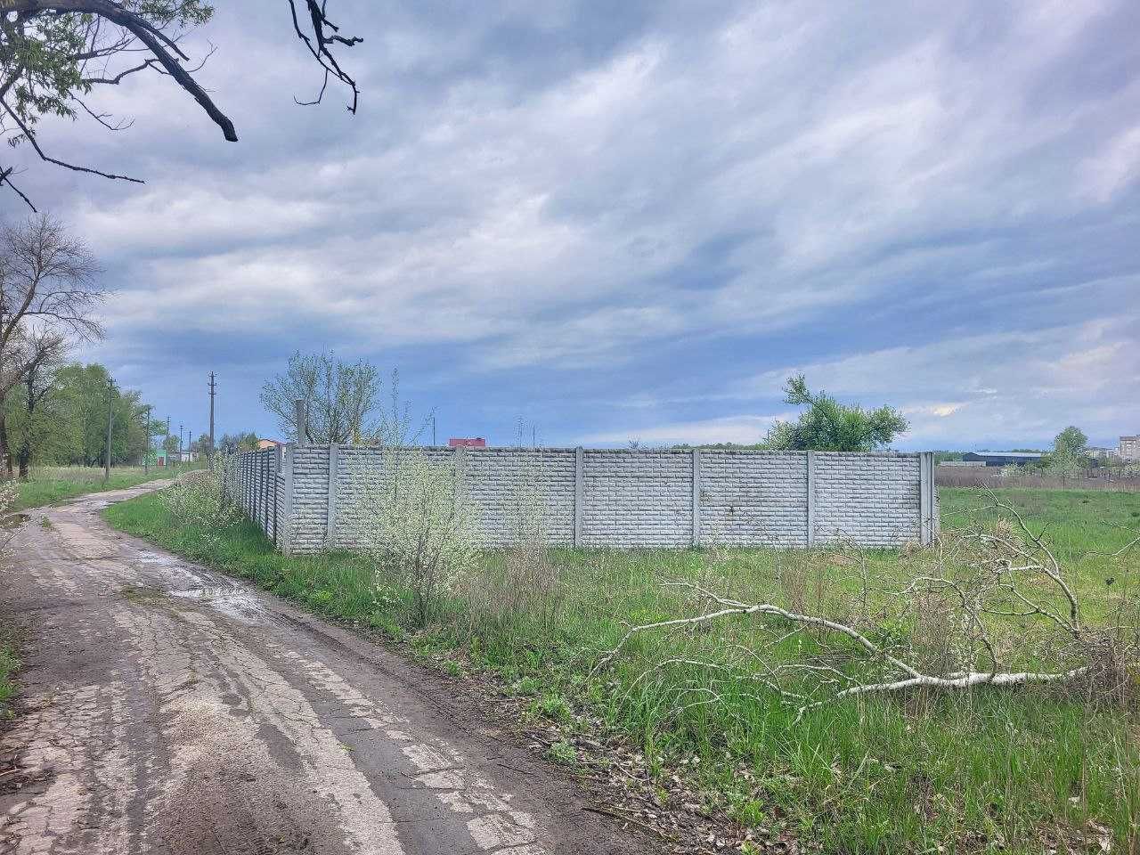 Земельна ділянка за Епіцентром