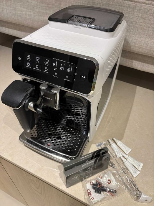 Ekspres ciśnieniowy PHILIPS LATTEGO EP3243/50 + gratis