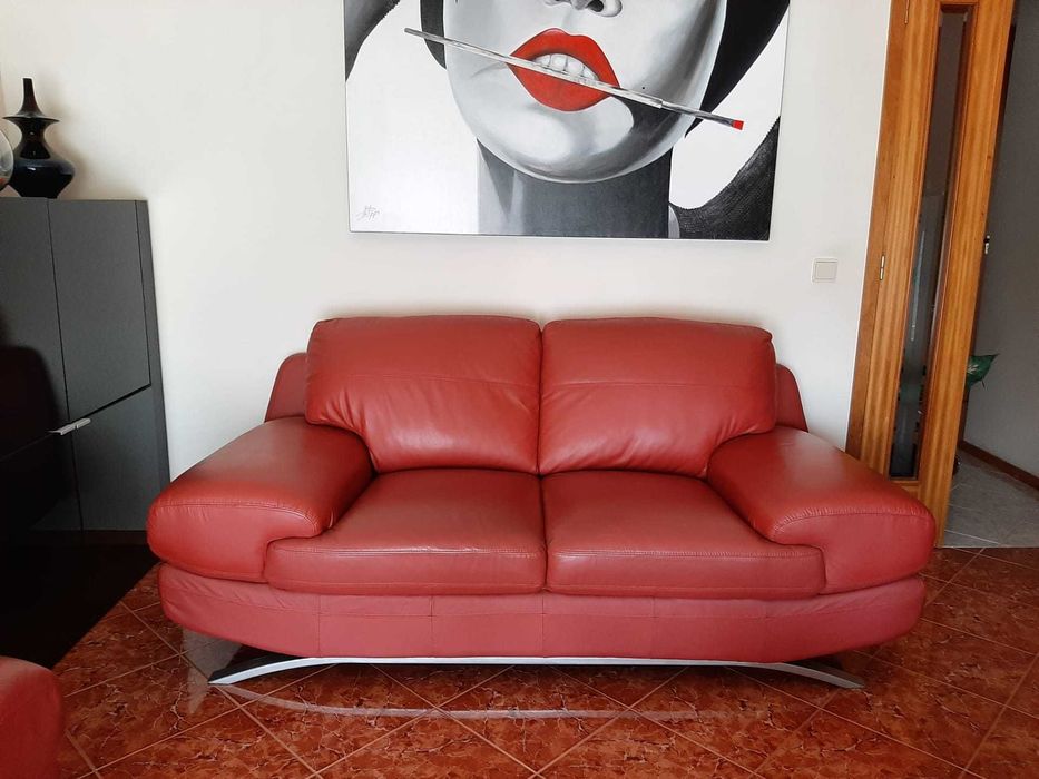 2 SOFÁS em muito bom estado de conservação.